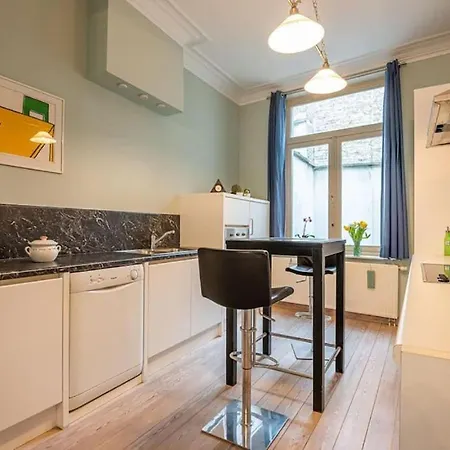 Nyaraló Spacious 7-bed House In Ostende